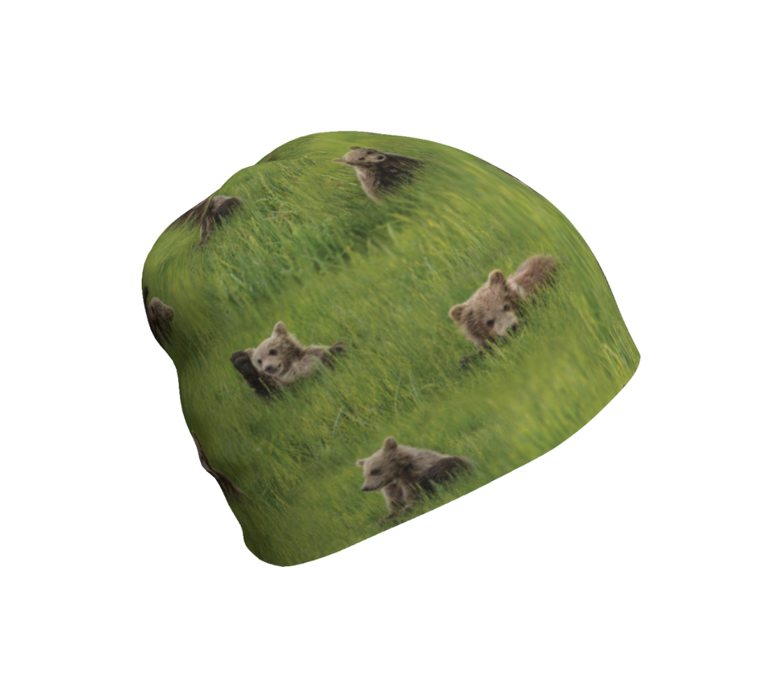 This Canadian-made lightweight beanie features a wildlife photographed images of grizzly bear cubs. The soft bamboo lining is a moisture wicking fabric so you don’t sweat or itch in them. Comes in youth & adult sizes. 
