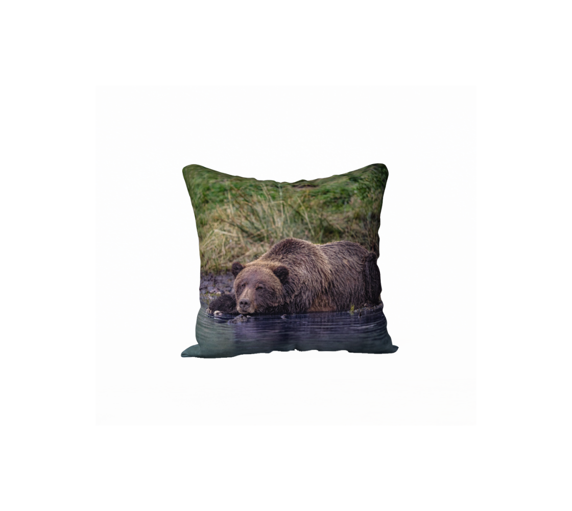 "White Claws" Mountain Grizzly Cushion Cover